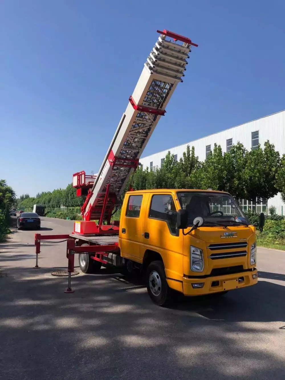 隆尧县附近的云梯车出租服务：轻松解决高空作业需求