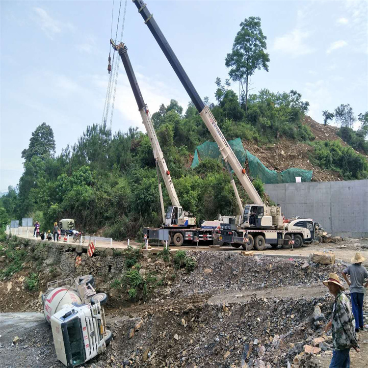隆尧县汽车掉沟里叫吊车救援要多少钱